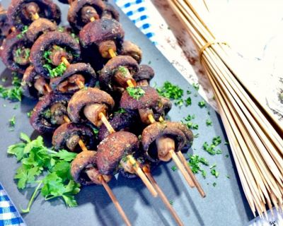 Gegrillte Champignon-Spieße