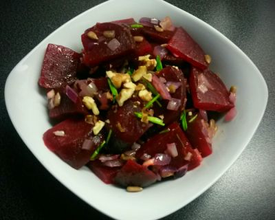 Rote Beete-Salat mit Zwiebeln