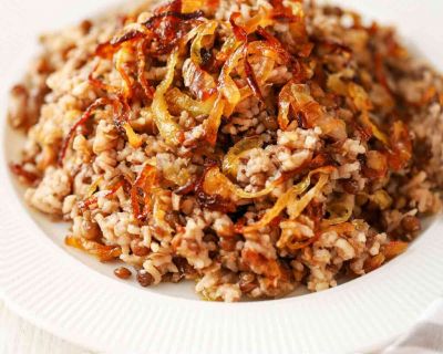 Mujadara (Arabischer Reis mit Linsen und Zwiebeln)