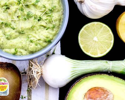 Kalte SunGold Kiwi Avocado Suppe