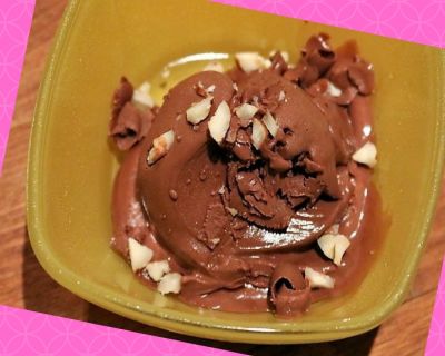 Veganes Schokoeis mit Erdnussbutter