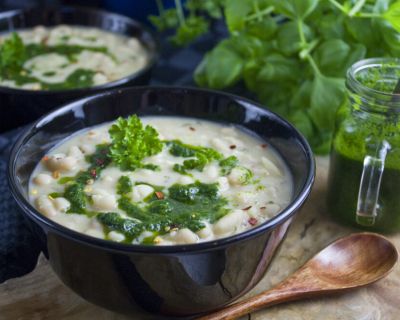 Weiße Bohnensuppe mit Kräuter-Sauce