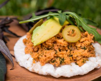 Roh veganer No Tuna Salad – pflanzliche Thunfischsalat Alternative