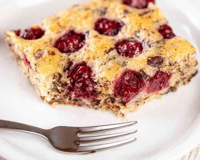Veganer Nusskuchen mit Kirschen