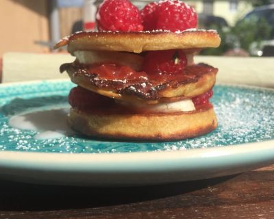 Quinoa-Pancakes mit Himbeeren und Kokosnusscreme
