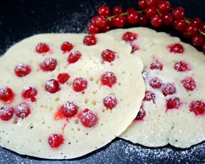 Pancakes mit Johannisbeeren