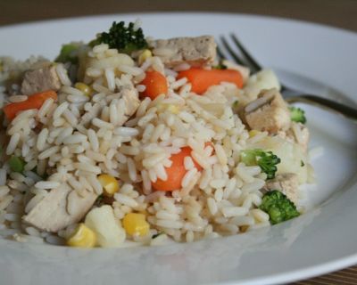 Reis-Gemüse-Pfanne mit mariniertem Tofu