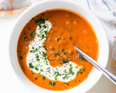 Tomaten-Linsensuppe mit Kokosmilch