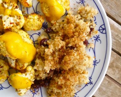 Gebackener Blumenkohl mit Quinoa