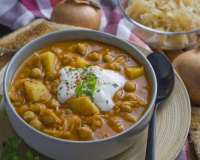 Sauerkraut-Hummus-Suppe mit Kichererbsen