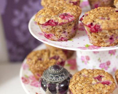 Rustikale Johannisbeer-Bananen-Haferflocken-Muffins (vegan, laktosefrei)