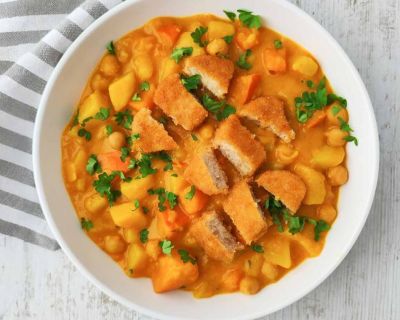 Kürbis-Kichererbsen-Eintopf mit Kartoffeln und veganen Nuggets