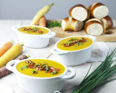 Geröstete Gemüsesuppe mit Curry-Sonnenblumenkernen ❤