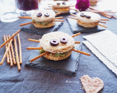 Halloween klopft an die Tür – Gruselige Toast Spinnen