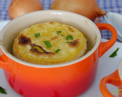 Vegane Zwiebelsuppe