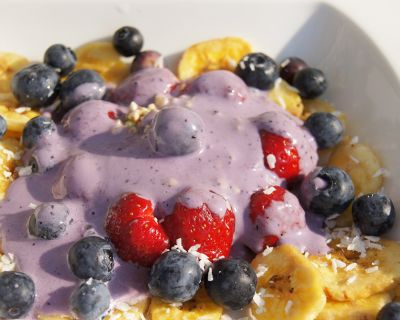 Buchweizen-Obstfrühstück mit Blaubeermilch