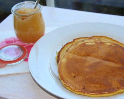 Pfannkuchen mit Apfelkompott