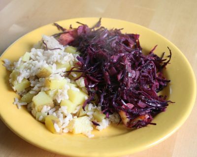 Rotkohl aus dem Wok mit Kartoffelreis