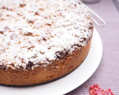 Für den veganen Kaffeeklatsch – Apfel Vanille Kuchen mit Marzipanstreusel