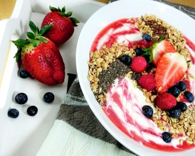 Knuspriger Erbeerenmüsli-Joghurt-Swirl