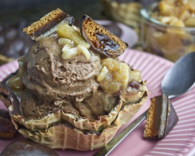 Lebkuchen-Eis mit Bratapfel-Kompott