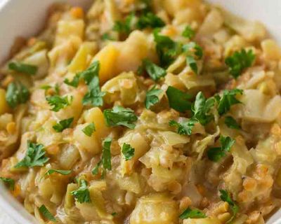 Spitzkohl mit Kartoffeln und roten Linsen