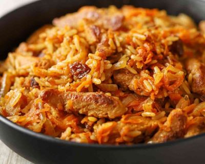 Veganer Plov (Reistopf mit Sojaschnetzeln und Möhren)