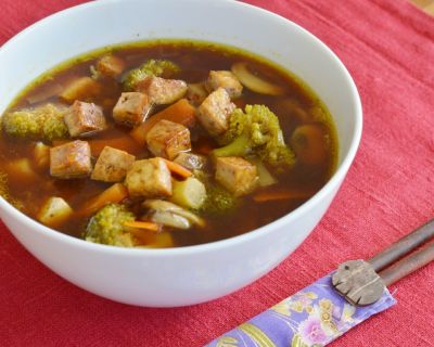 Rezept: Misosuppe mit Gemüse und Knoblauch-Ingwer-Tofu