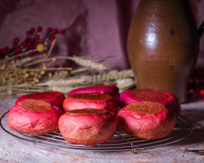 Rosa Rote Beete Pfannenbrötchen – ohne Backofen backen
