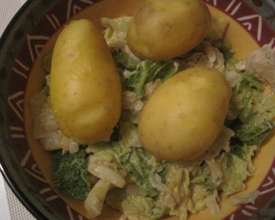 Rahm-Wirsing mit Pellkartoffeln