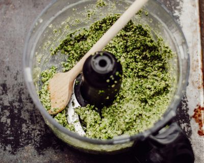 Köstlicher Grünkohl-Dip x Warum du Super Green Dips essen solltest