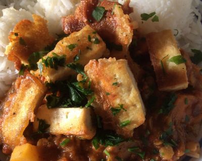 Spätsommercurry mit knusprigen Tofu-Würfeln