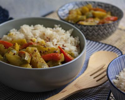 Würziges Kohlrabi-Curry mit Paprika