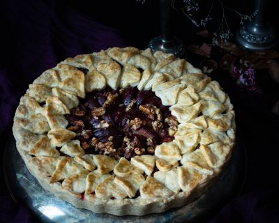 verführerische Zwetschgentarte mit Peknannüssen und Ahornsirup / divine plum pie with pecan nuts and maple syrup