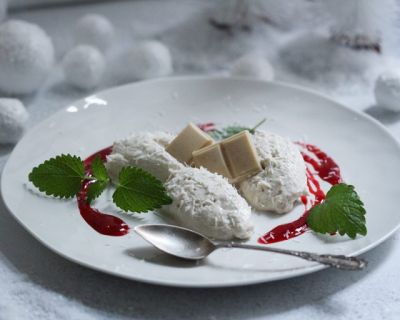 Veganes weißes Schokomousse