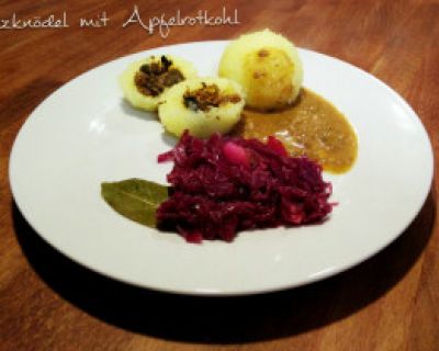 Pilzknödel mit Apfelrotkohl