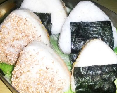 Onigiri 御握り (Reisbällchen)