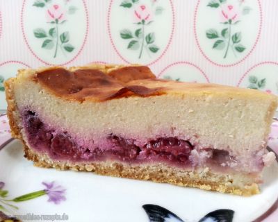 Veganer Käsekuchen mit Himbeeren