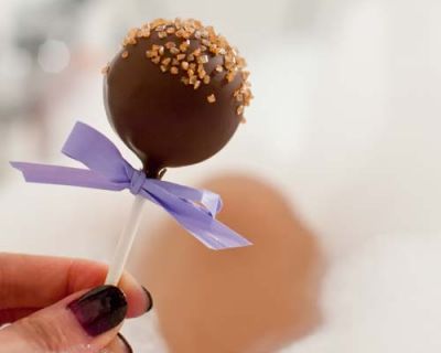 Klassiker mal anders: Sacher-Cakepops (vegan, laktosefrei)