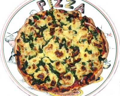 Pizza Spinaci mit Zwiebeln, Knoblauch und getrockneten Tomaten