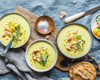 Gelbe Mais-Gazpacho mit Paprika