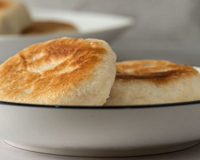 Koreanische gefüllte Pfannkuchen mit Sesam