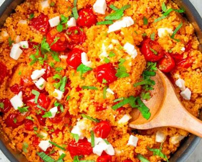 Tomaten Couscous mit veganem Hirtenkäse (25 Minuten!)