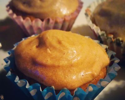 Vegane Lebkuchen-Cupcakes mit Zimt-Topping