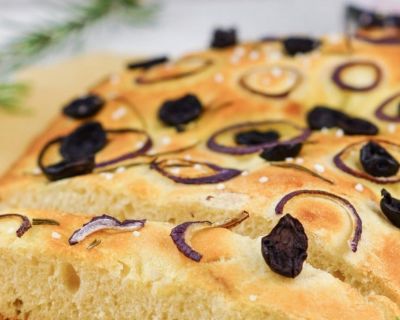 Vegane Focaccia mit Oliven