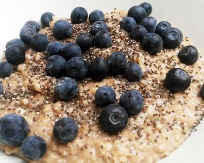 Vegan Breakfast: Beeriges Vanille-Zimt-Porridge