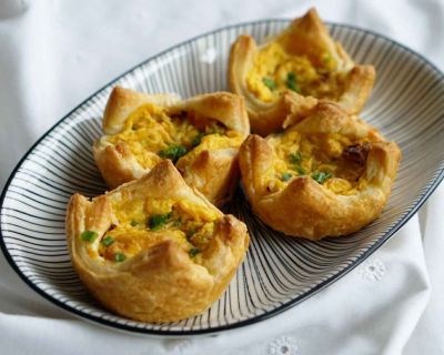 Vegane Mini-Lauch-Quiche mit Räuchertofu