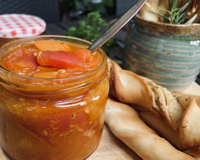 Picknick mit Meal Prep Snacks: Knusperstangen mit fruchtigem Chutney