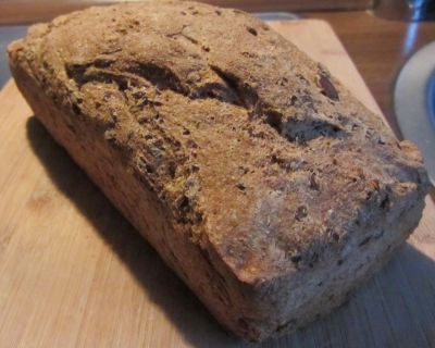 Brot mit Leinsamen und Kürbiskernen