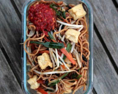 Gebratene Nudeln mit Gemüse | Fried noodles with veggies